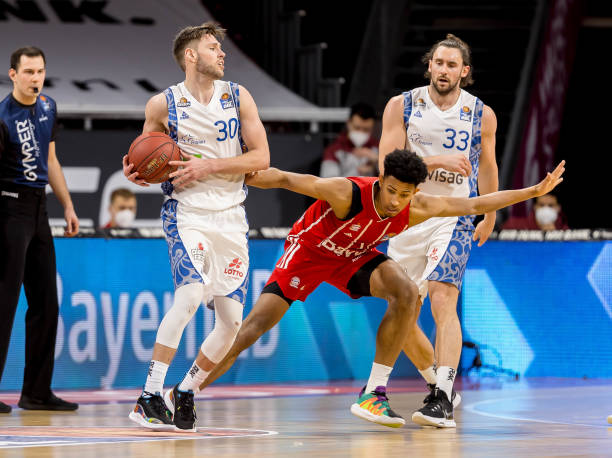 员的个人突 员的个人突